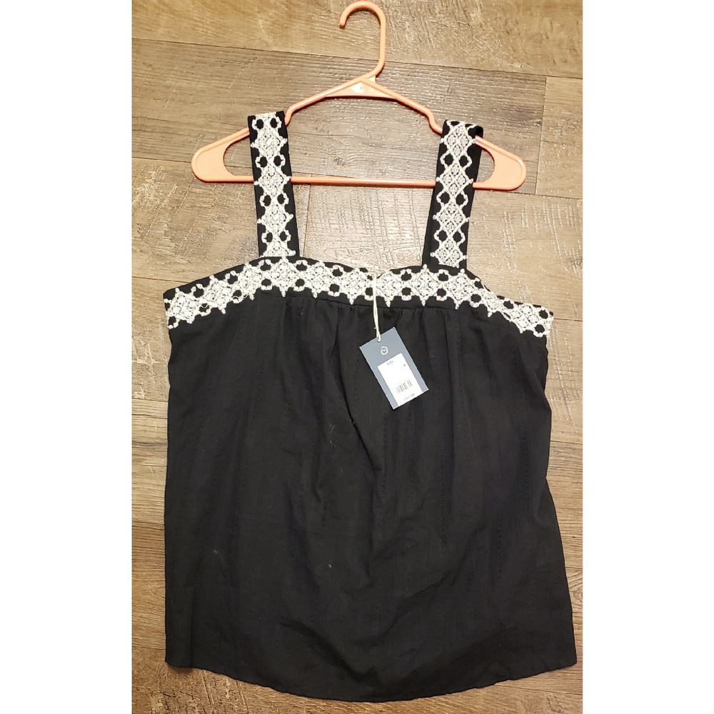 NWT Sleeveless Top With White Details